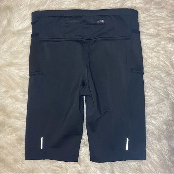 Athleta Presto Bermuda compression shorts - Picture 6 of 9